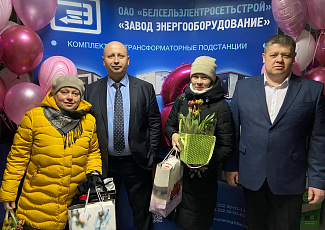 Поздравляем коллектив с женским днем, 8 марта!